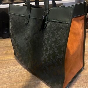 Coach Field Tote 40 (Carriage Velvet Green)